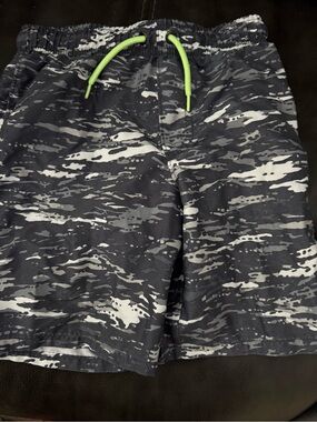Boys Swim Trunks - Gray Camouflage with Lime Drawstring size Med 8 GUC